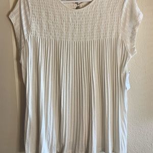 Women’s white flowy blouse. Never worn.